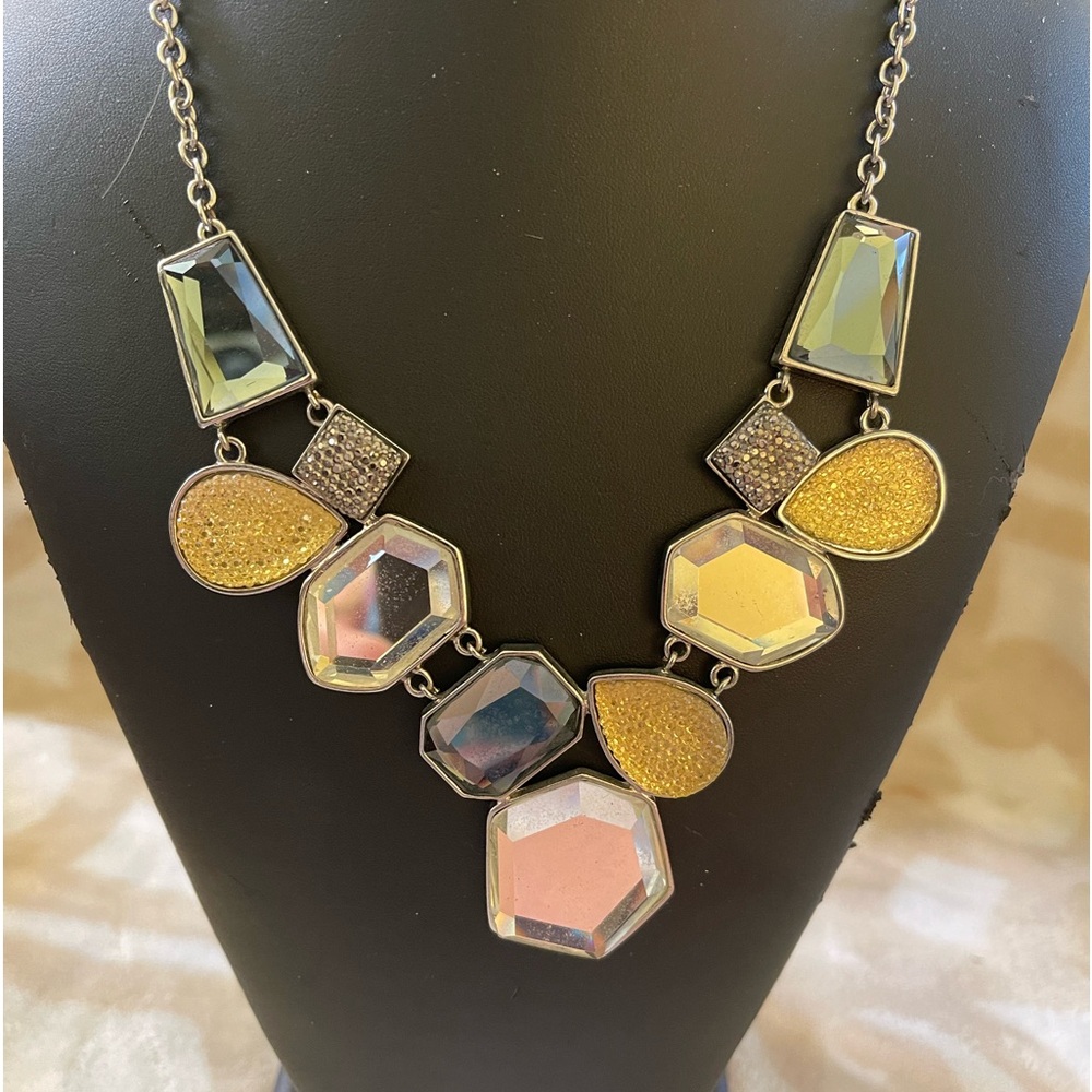 Stunning Shiny medallions hooked together in this Statement Necklace! EUC